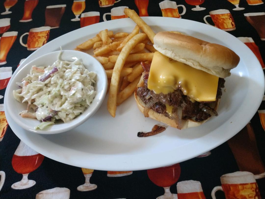 Bacon Smash Burger Elwoods Pub